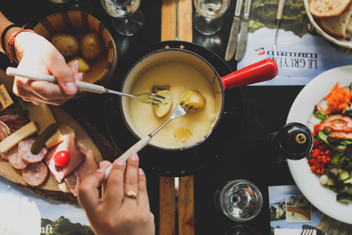 Wie wird eigentlich ein Fondue hergestellt? Hier findest du's raus!